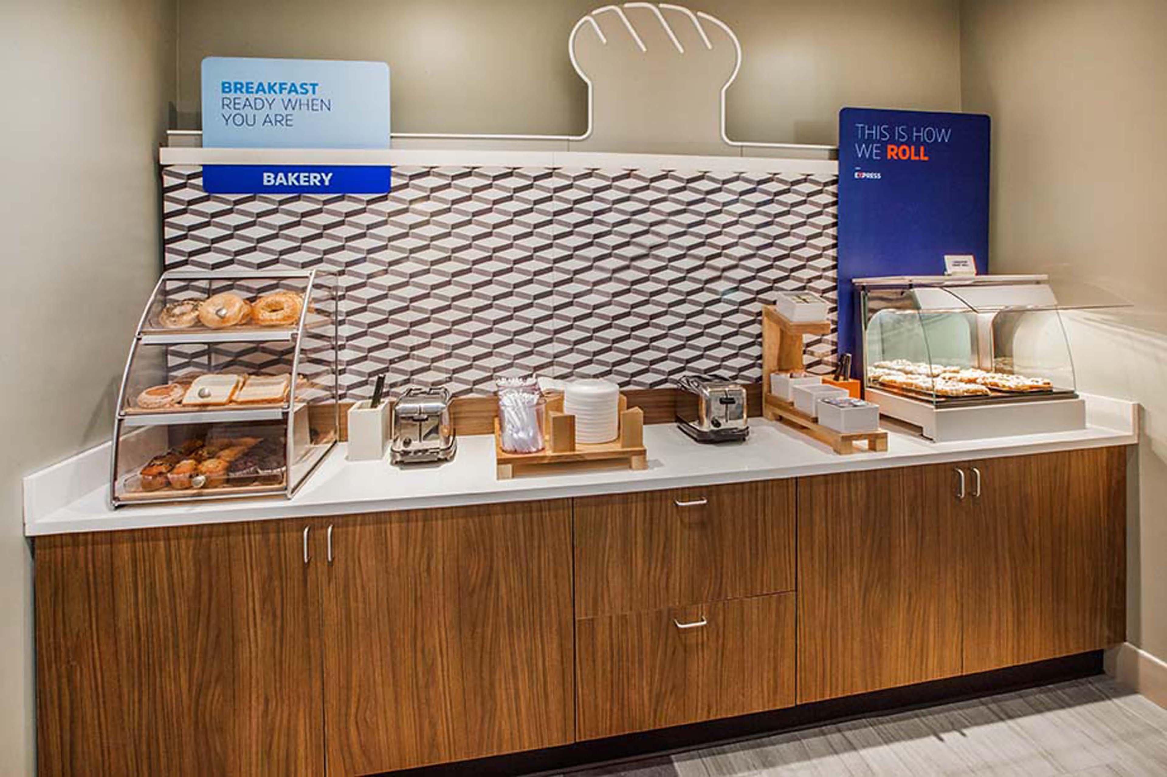 Holiday Inn Express Spencer By Ihg Exterior photo